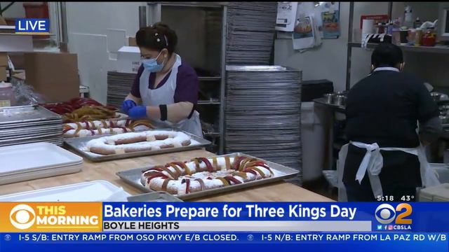 Bakeries Prepare Rosca De Reyes Cakes For Three Kings Day смотреть онлайн