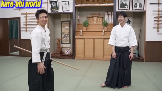 No punches or kicks hit him! This is the realistic fighting style of Aikido. смотреть онлайн