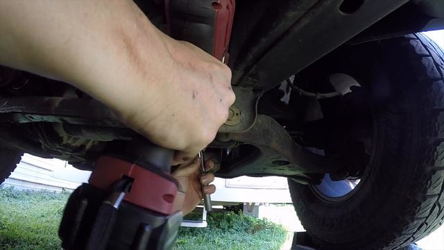 2004 Nissan Titan Pinion Seal Replacement (Part 1 of 2) смотреть онлайн