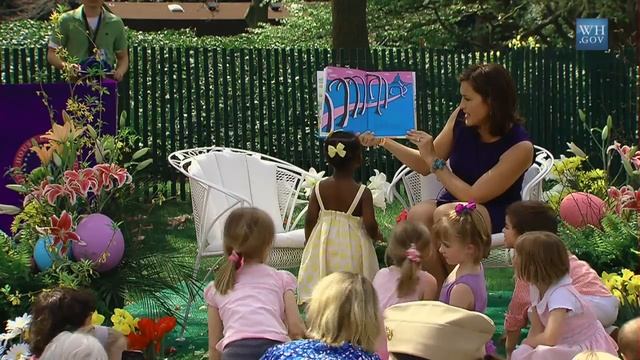 Mariska Hargitay Reads "Oh! The Places You'll Go!" смотреть онлайн
