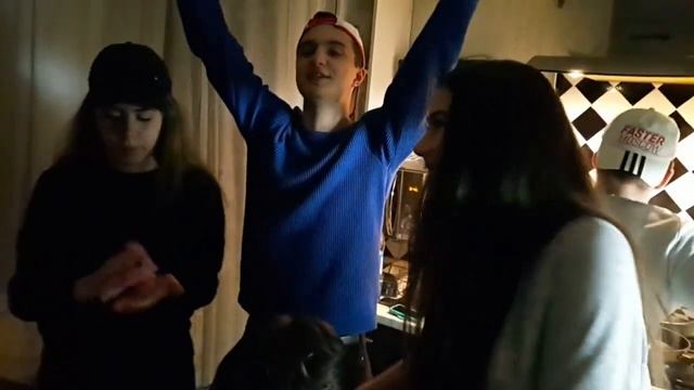 КИС,ДАЙ МНЕ В ПОПУ смотреть онлайн