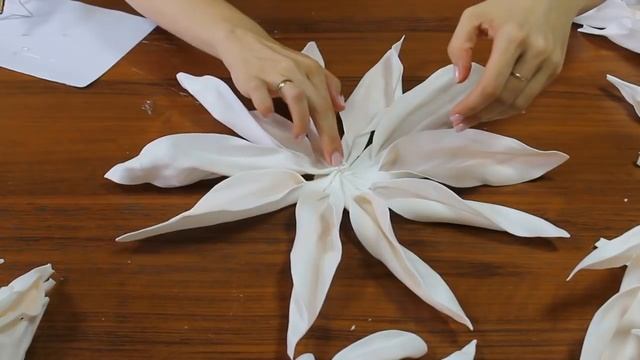 Foam flowers diy. Foam sheet craft ideas. Foamiran flowers. Flowers on the wall. Handmade flowers смотреть онлайн