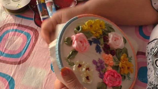 Вышивка лентами цветы в веночке/Ribbon Embroidery Flowers In A Wreath
