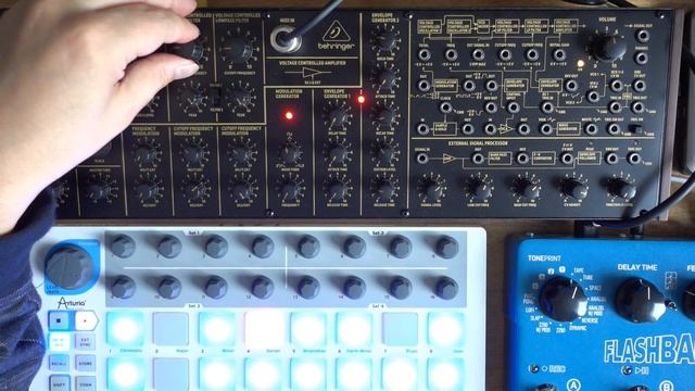 Wild Thing: Behringer K-2 (review & jam) смотреть онлайн