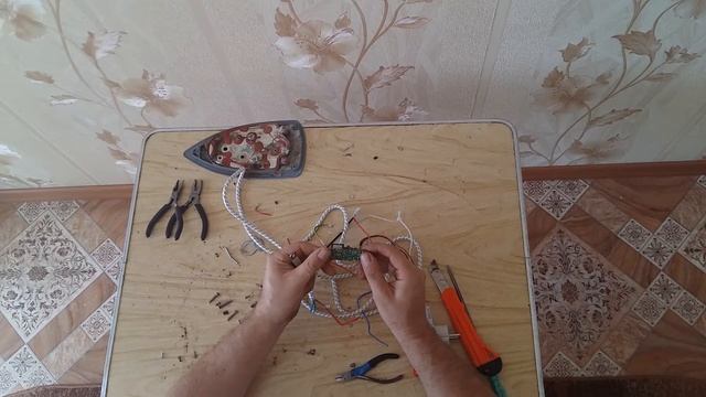 РАЗБИРАЕМ СТАРЫЙ УТЮГ( на электрокомпоненты и металлы ) смотреть онлайн