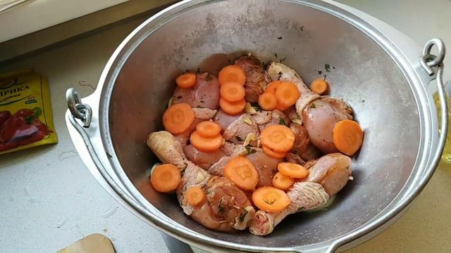 Куриные ножки с картошкой в казане. смотреть онлайн