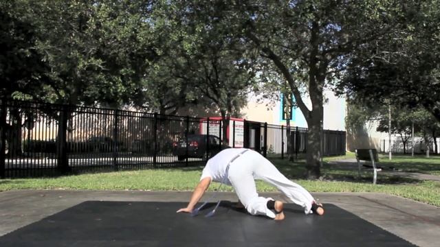 Two simple ways to add "Macaco" into your Capoeira game |Capoeira moves| смотреть онлайн
