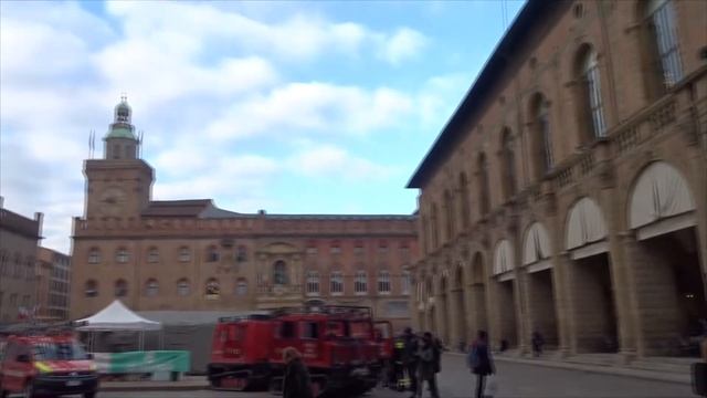 A Tour of Bologna's Historic Buildings | History of The Two Towers, Basilica of San Petronio & more смотреть онлайн