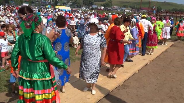 Марийский танец. Радуют Ю. Сайсанов и Э. Излянов. Видео Хайбуллина Василия смотреть онлайн