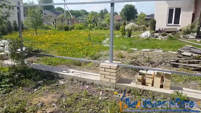 Забор с кирпичными стобами. Техника кладки пустотелым кирпичом. Поселок Мурманское. смотреть онлайн