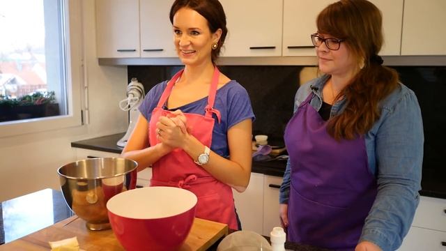 ESPRESSO CUPCAKES mit Kaffee Topping mit Princess.ch | Mundart Kochvideo смотреть онлайн