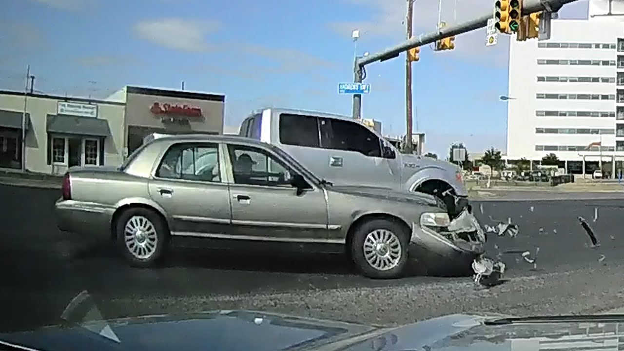 Дураки на дороге | Обзор происшествий | апрель 2022 смотреть онлайн