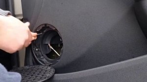 Установка колонок в Лада Ларгус