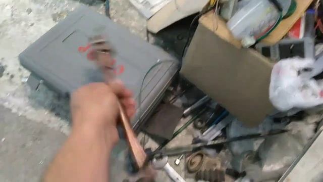 Секреты двигателя В-твин Иж - Замок зажигания и покрытие под медь задней оси. смотреть онлайн