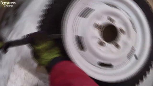 Москвич. Первый зимний опыт по забортовки колёс... Чёт ни всё так просто... потому часть вторая. смотреть онлайн