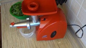 Сок из мяты, при помощи насадки ( соковыжималка) для мясорубки Мастерица. Обзор.