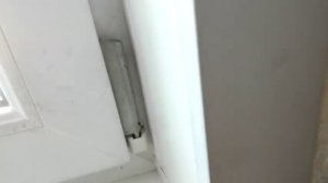 Смазать петли самим у окна Lubricate the hinges by the window yourself