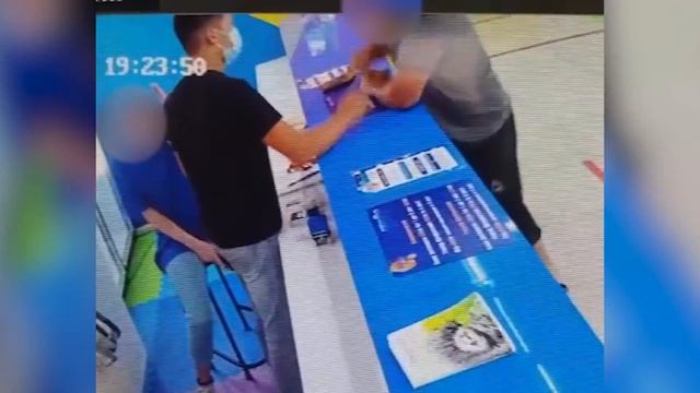 На детской площадке мужчина напал на девушку-администратора