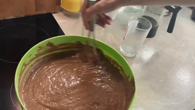 Шоколадный Бисквит на кипятке-супер!Самый шоколадный бисквит/торт Баунти-наслаждение!Вкуснятина! смотреть онлайн