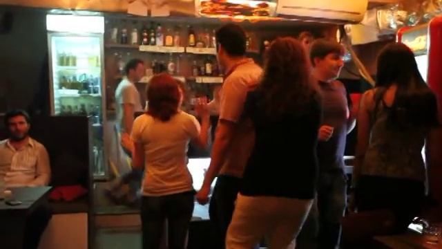 90's in Hemingway pub смотреть онлайн