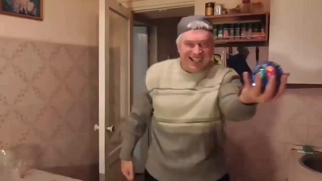 Геннадий Горин танцует под трек как дела нормально. смотреть онлайн