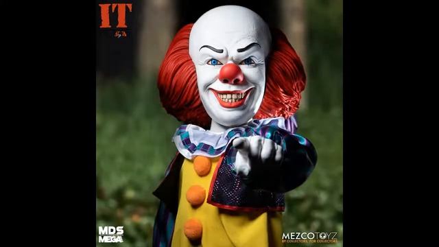 A LOOK AT: Mezco Designer Series Mega Scale IT 1990 Talking Pennywise REVEAL