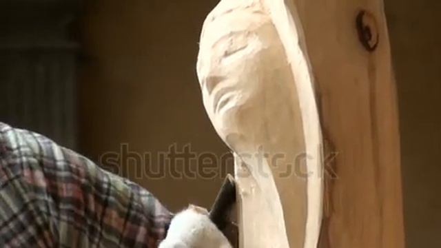 VERONA, ITALY SEPT 1 Sculptor working on a wooden sculpture in a street demonstration on Septemb смотреть онлайн