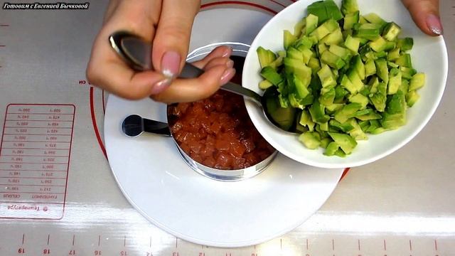 Очень вкусный салат к новому году !!! Салат с семгой и авокадо смотреть онлайн