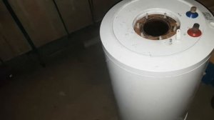 Бойлер на металлолом. Нашел Водонагреватель на помойке. Потёк холодильник