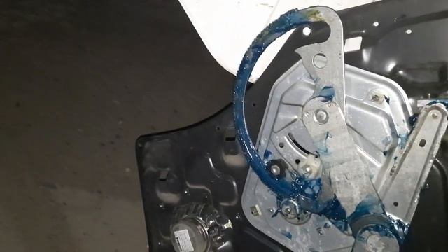 Ремонт стеклопрдъемника Scania. Один на Scania среди Daf).У коллеги сломалась тормозная камера