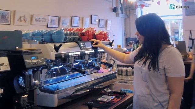 We visited Tiberyard in London to check why it was voted the best coffee shop in London in 2016 смотреть онлайн