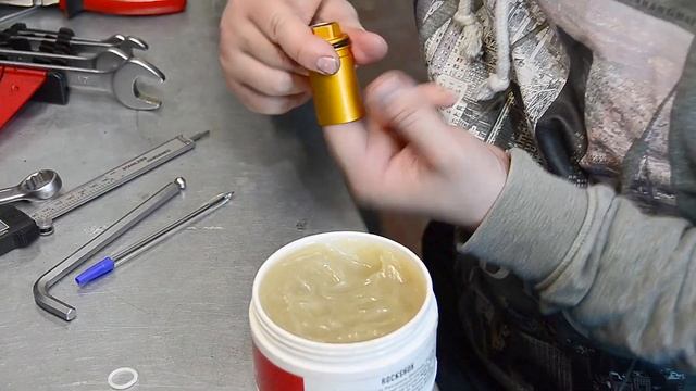 ТО, разбор воздушной пружины и обзор вилки Ohlins RXF 36 смотреть онлайн