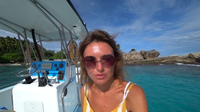 Сейшелы. Арендовали личный катер и поплавали в крутых местах на острове Ла Диг. Уединенный пляж смотреть онлайн
