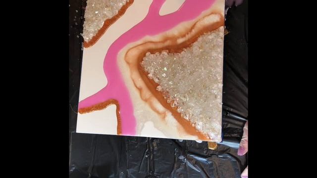 Pink Resin Art Geode with Rose Quartz смотреть онлайн