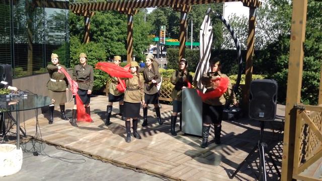 Нам дороги эти позабыть нельзя... смотреть онлайн