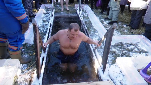 В Братске празднуют Крещение Господне смотреть онлайн
