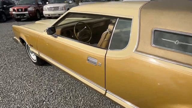 1976 Ford Thunderbird Crème And Gold. **1 OWNER**