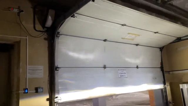 Электропривод для секционных ворот NICE SOON смотреть онлайн