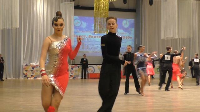 Ча-ча-ча под Евгения Осина "Плачет девушка в автомате" смотреть онлайн
