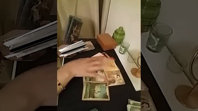 WHAT AND WHO IS COMING TOWARDS YOU IN LOVE ? смотреть онлайн