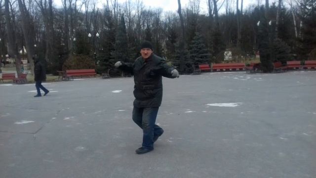 Есть ещё порох в пороховницах!!! Весёлый танец в парке Горького!!! Харьков Февраль 2021 смотреть онлайн