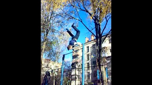 Кесте с поворотом на 180 в обратный хват.wmv смотреть онлайн