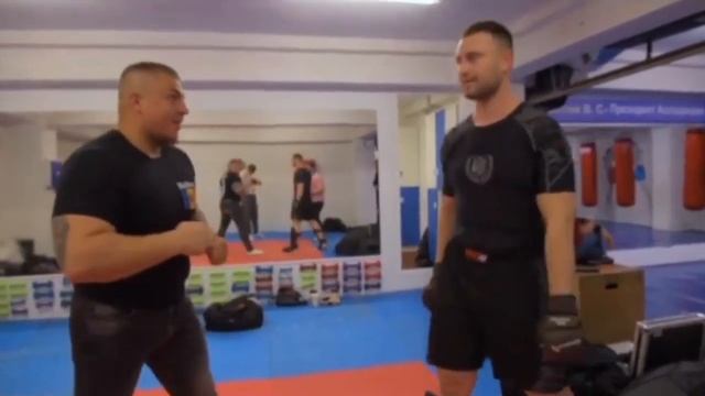 120 kg boxing punchs vs. iron body Shinkyokushin karate 90kg смотреть онлайн