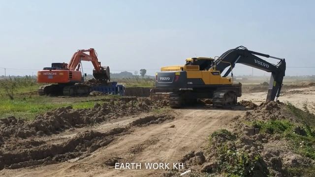 Super!! Bulldozer Stuck Excavator Loading Dirt On Dump Truck! смотреть онлайн