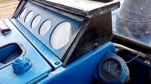 Сделал полку для телефона на МТЗ-80