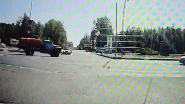 Фура протаранила автобус