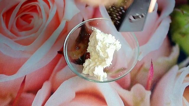 Пироги с малиной и кокосовыми стружками