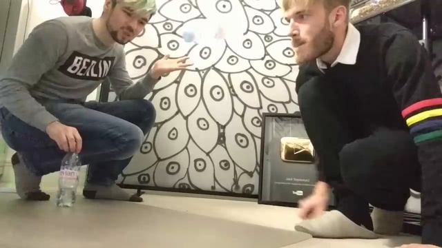 BOTTLEFLIP CHALLENGE! смотреть онлайн