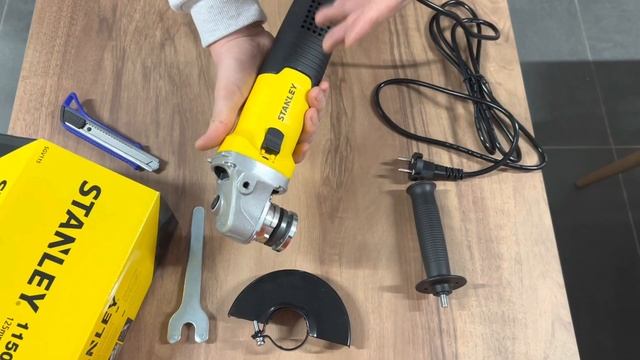 Stanley Avuç Taşlama 1150W SGV115 смотреть онлайн