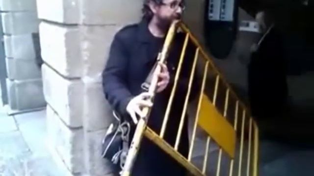 Guy Plays Metal Barrier Like A Flute смотреть онлайн